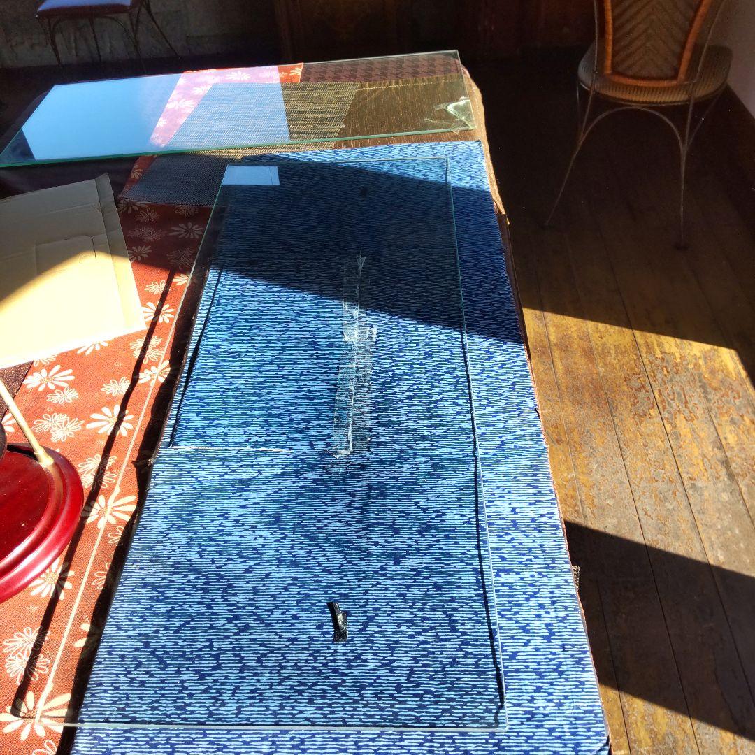 貴重　飾り棚〜天然宝石翡翠？等多数、螺鈿とは異ります。