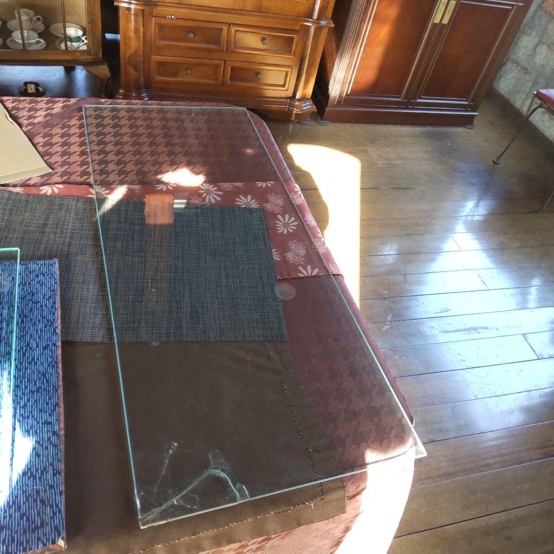 貴重　飾り棚〜天然宝石翡翠？等多数、螺鈿とは異ります。