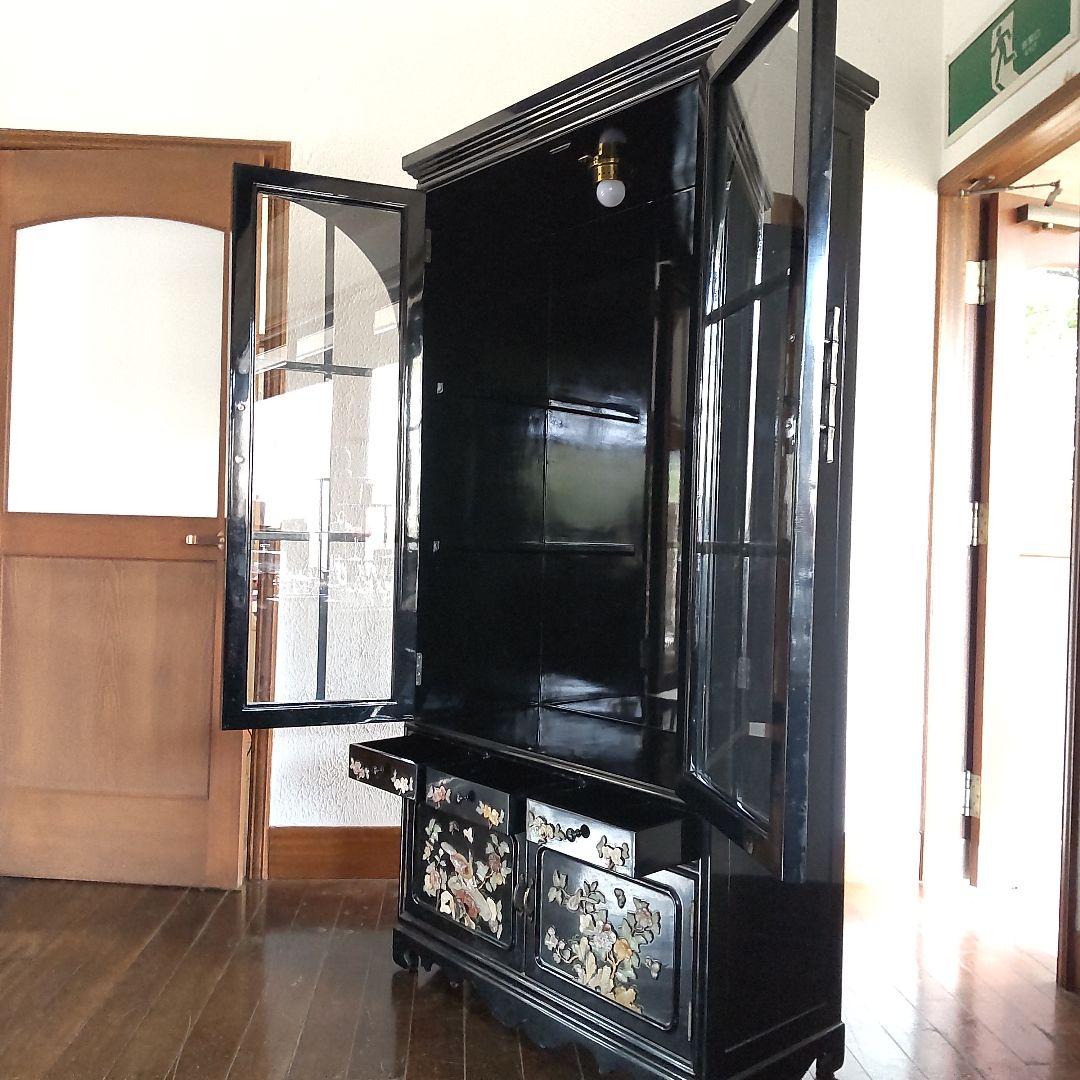 貴重　飾り棚〜天然宝石翡翠？等多数、螺鈿とは異ります。