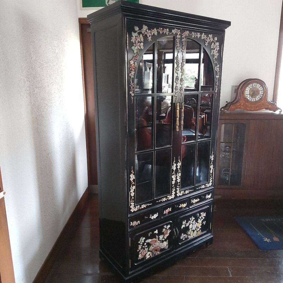 貴重　飾り棚〜天然宝石翡翠？等多数、螺鈿とは異ります。