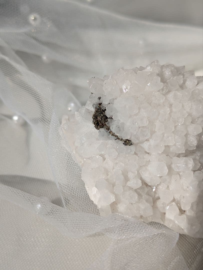 ♡ヤオガンシャン　瑶崗仙鉱山　産♡　水晶　パイライト板状共生　天然石　花