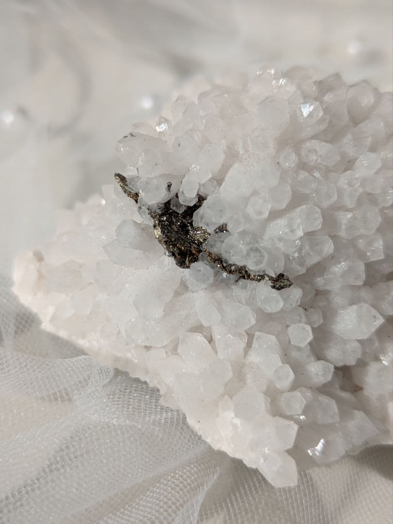 ♡ヤオガンシャン　瑶崗仙鉱山　産♡　水晶　パイライト板状共生　天然石　花