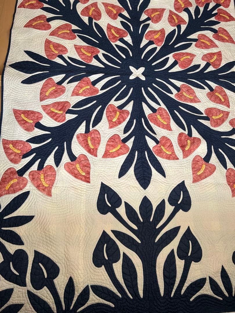 ハワイアンキルトベッドカバー　アンセリウムむら染め　シングルベッド用ハンドメイド