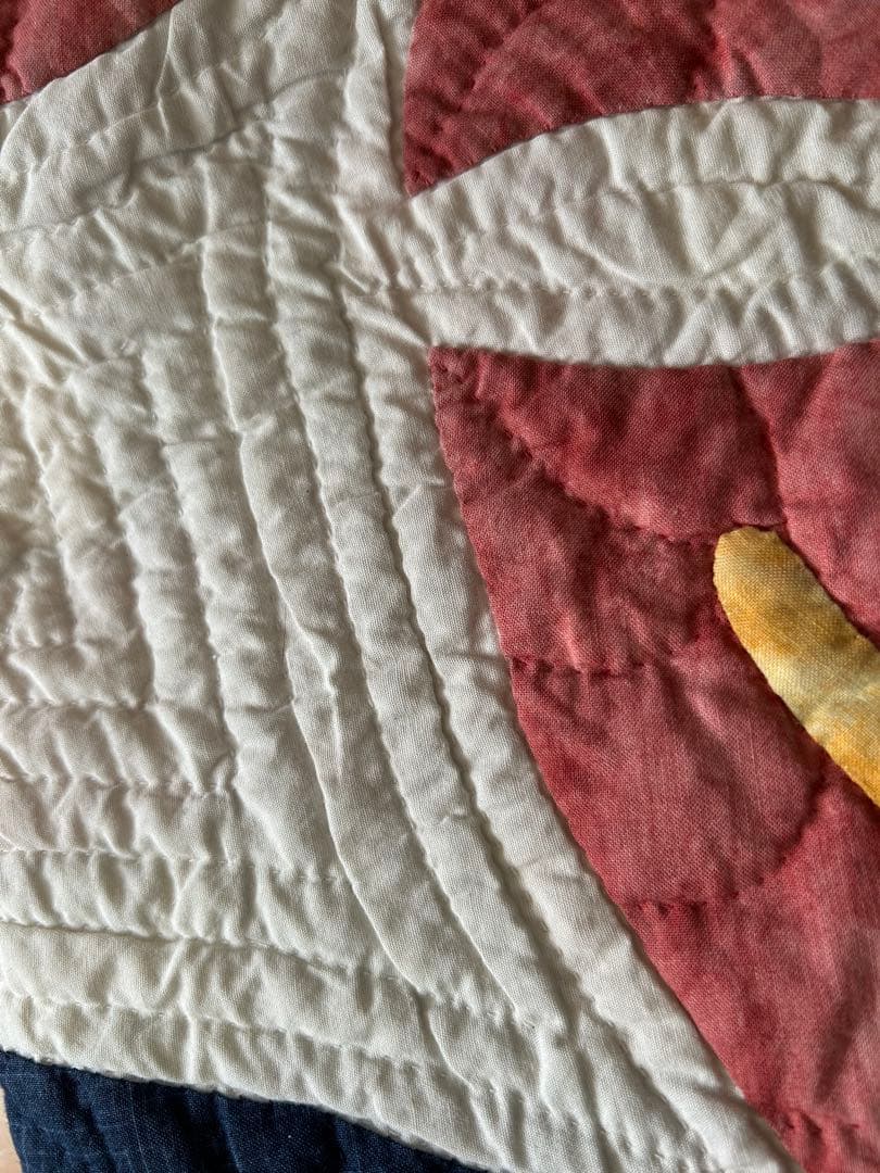 ハワイアンキルトベッドカバー　アンセリウムむら染め　シングルベッド用ハンドメイド