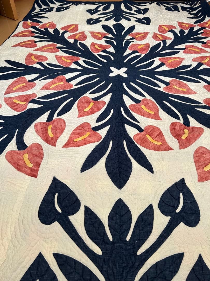 ハワイアンキルトベッドカバー　アンセリウムむら染め　シングルベッド用ハンドメイド