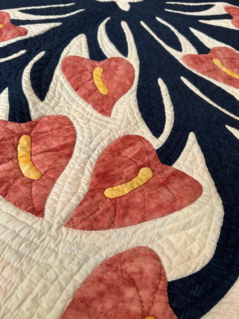 ハワイアンキルトベッドカバー　アンセリウムむら染め　シングルベッド用ハンドメイド