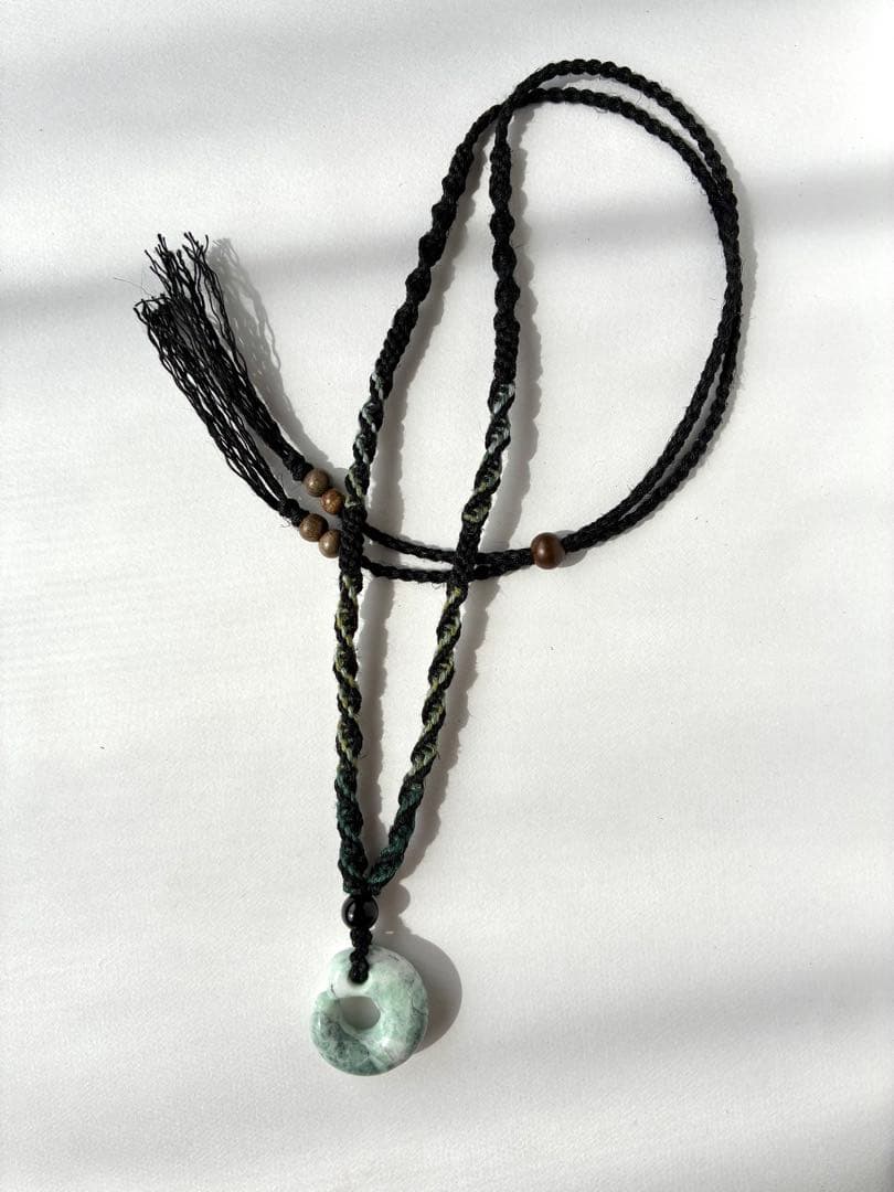 糸魚川翡翠勾玉(飛龍)ネックレス　1点もの