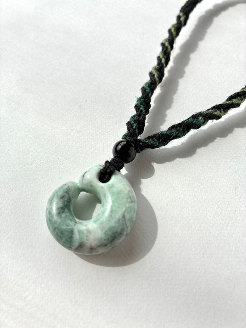 糸魚川翡翠勾玉(飛龍)ネックレス　1点もの