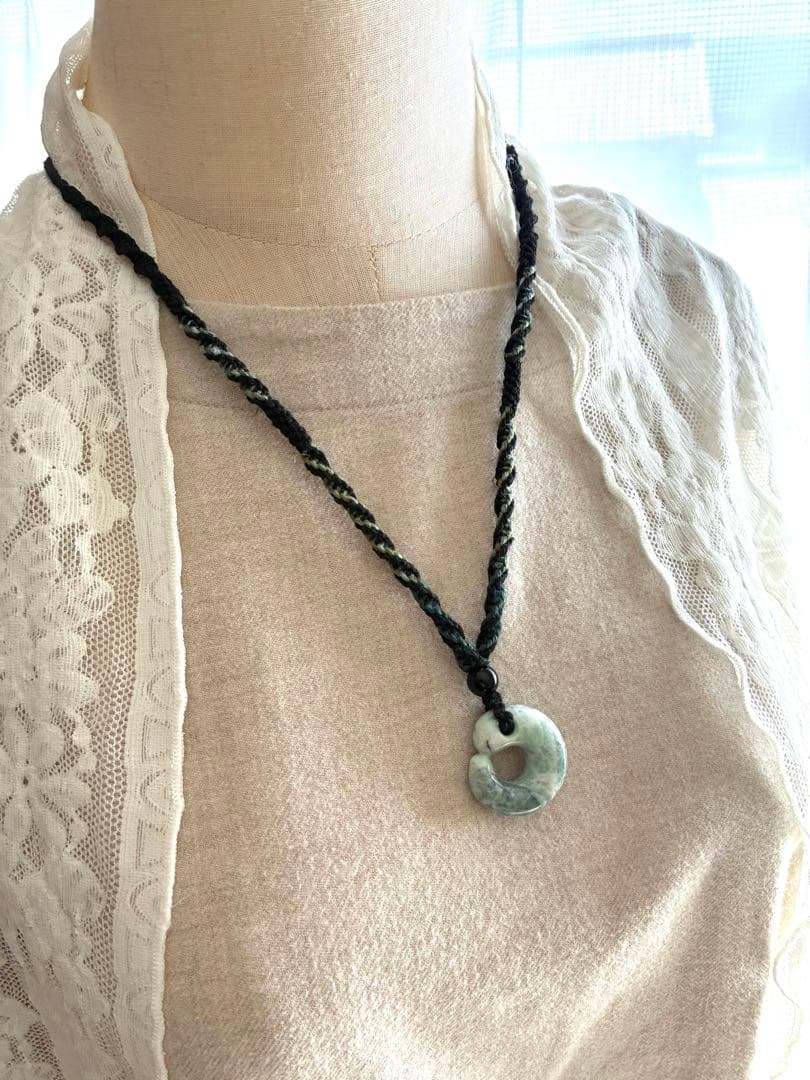 糸魚川翡翠勾玉(飛龍)ネックレス　1点もの