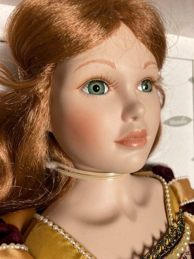 フランスムンデイ社のビスクドール