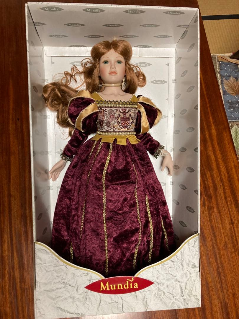 フランスムンデイ社のビスクドール