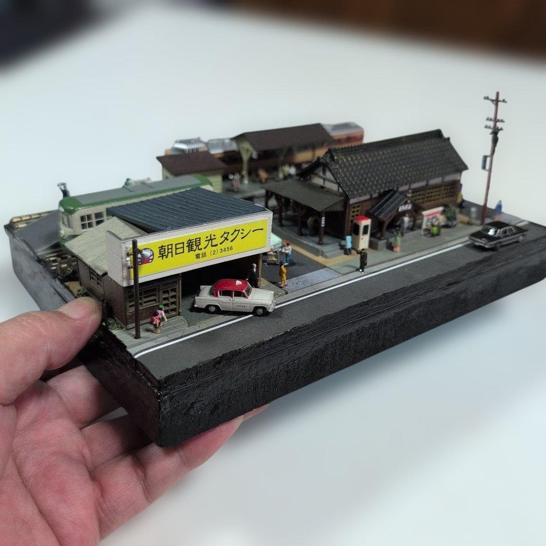 （11）鉄道情景ジオラマ（Nゲージ）No.11「特急『雷鳥』停車の駅風景」