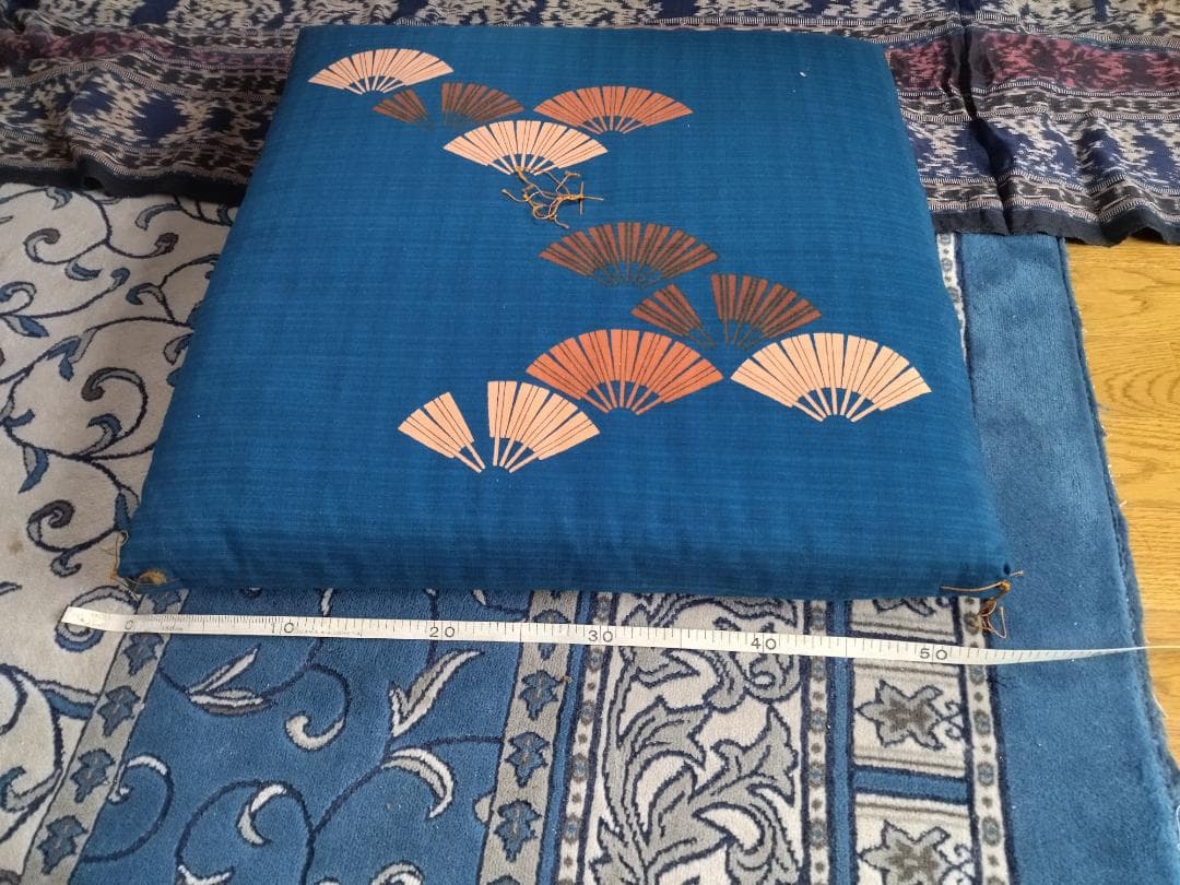 7枚セット　収納袋付き　青色の扇子刺繍座布団