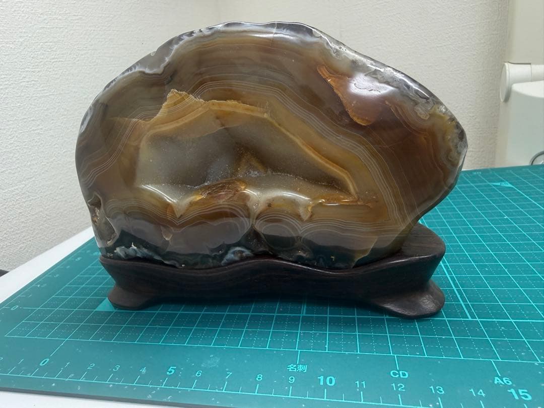 鑑賞石　ブラジル　レース•カーネリアン•アゲート 木製台座付き