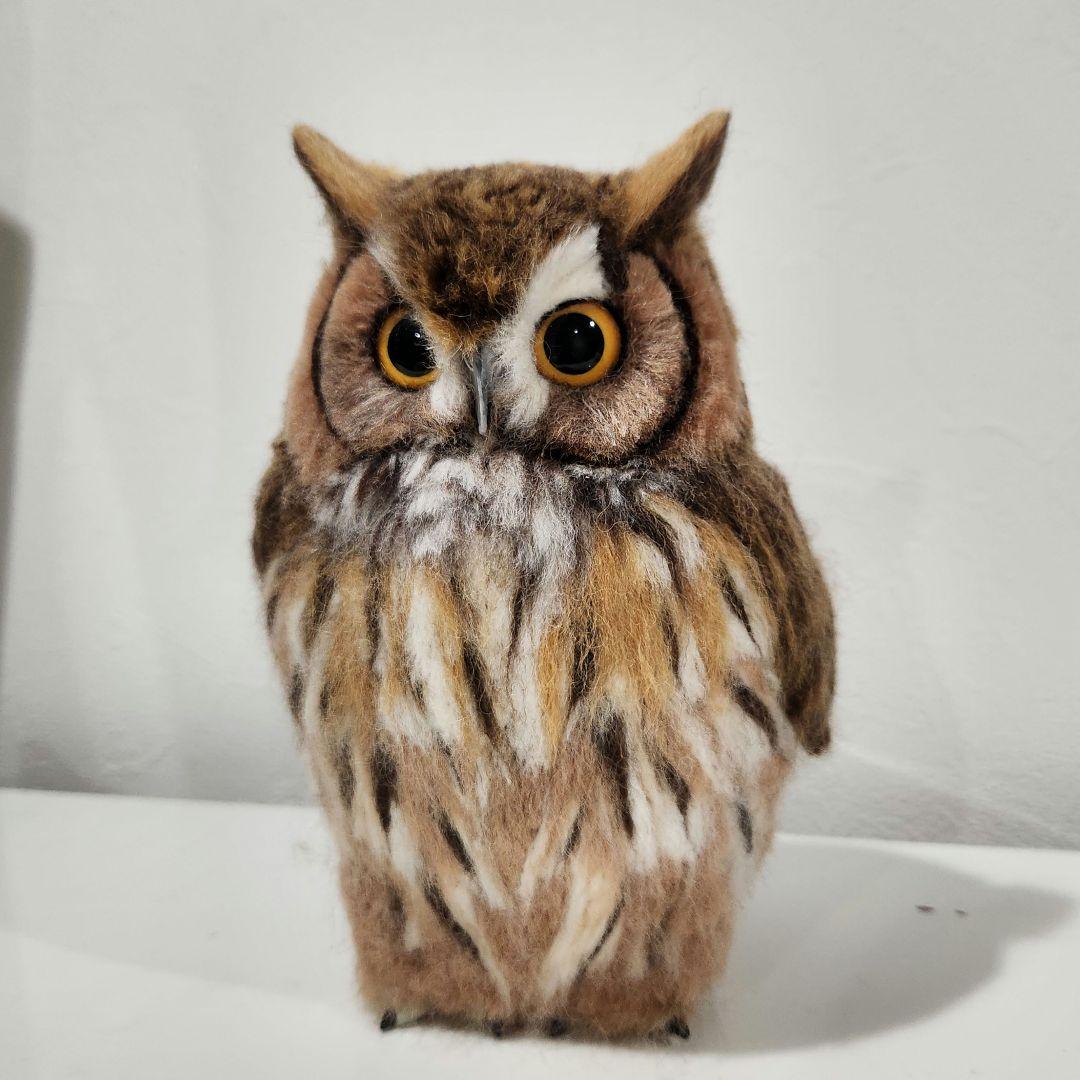 羊毛フェルト製置物　高さ約19cm トラフズク