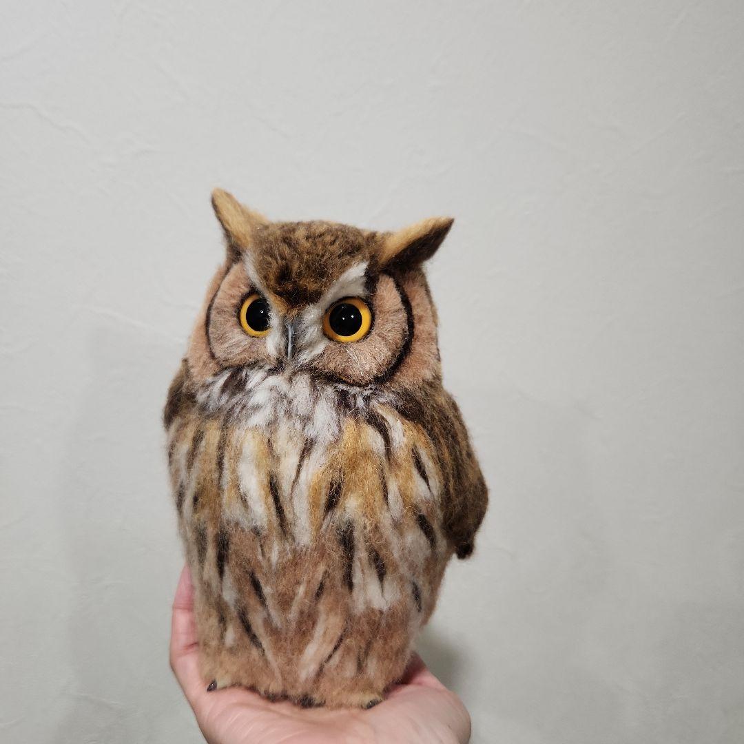 羊毛フェルト製置物　高さ約19cm トラフズク