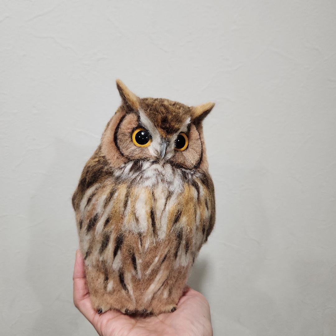 羊毛フェルト製置物　高さ約19cm トラフズク