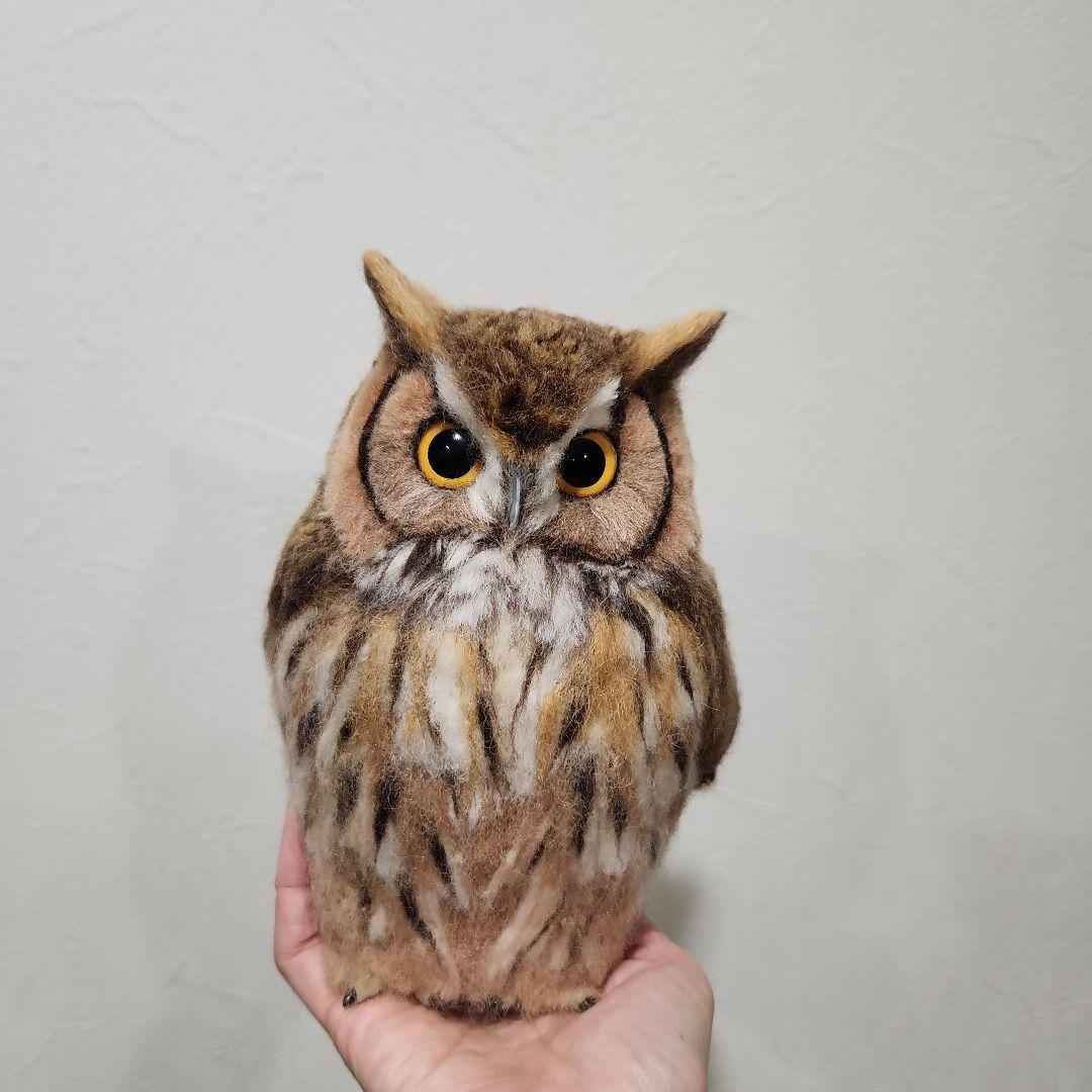 羊毛フェルト製置物　高さ約19cm トラフズク