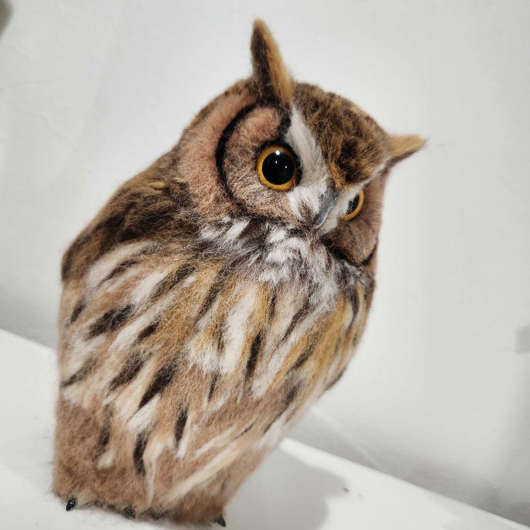 羊毛フェルト製置物　高さ約19cm トラフズク