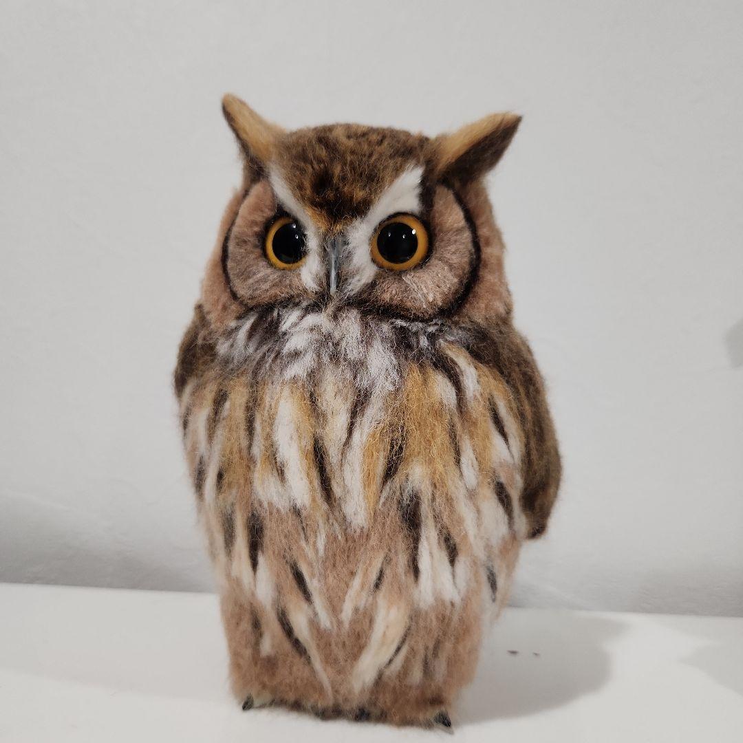 羊毛フェルト製置物　高さ約19cm トラフズク