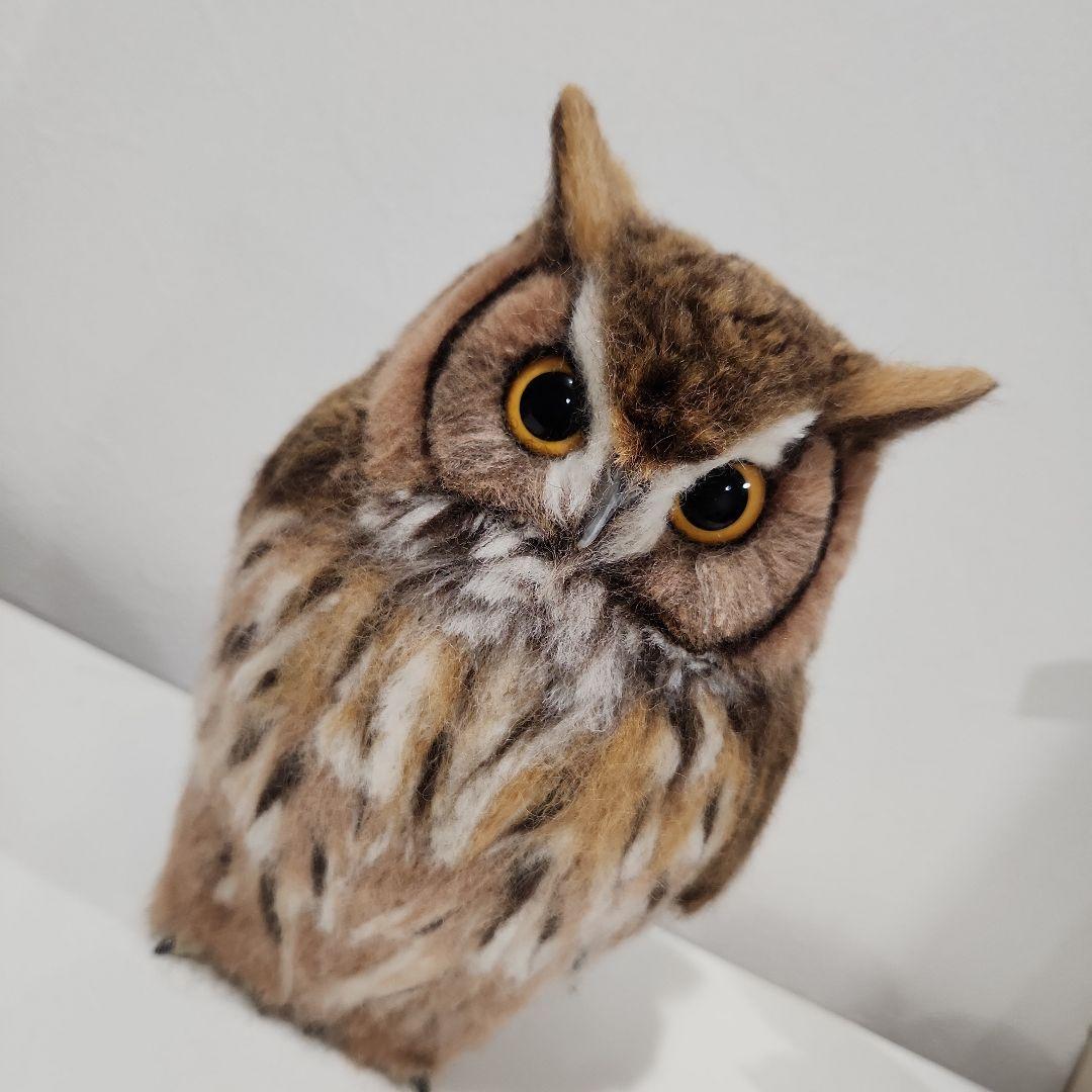 羊毛フェルト製置物　高さ約19cm トラフズク