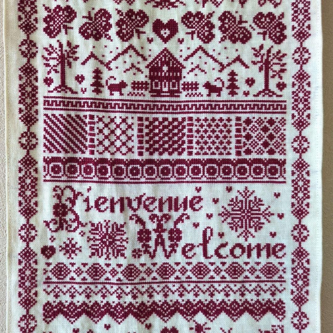 クロスステッチ完成品　壁掛け　タペストリー　サンプラー　アンティーク風　金具付き
