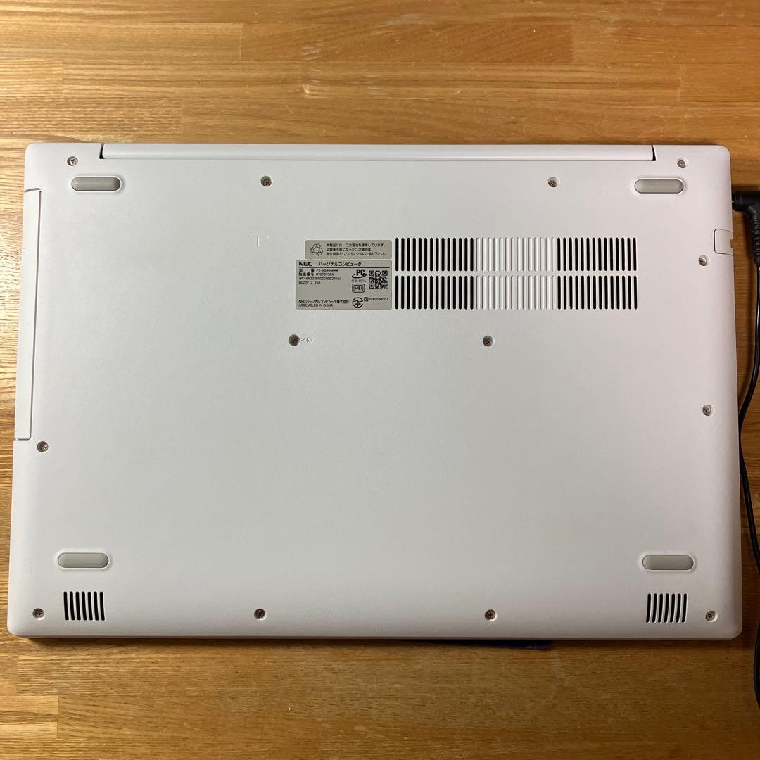 美品　NEC LAVIE NS300/K 白　第7世代i3 office付