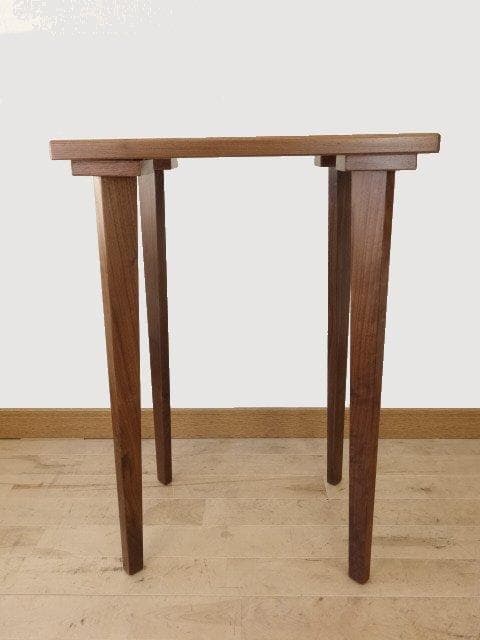 北海道手作り家具　ウォールナット材　 ミニテーブルA花台ミニデスク　高さ７２ｃｍ