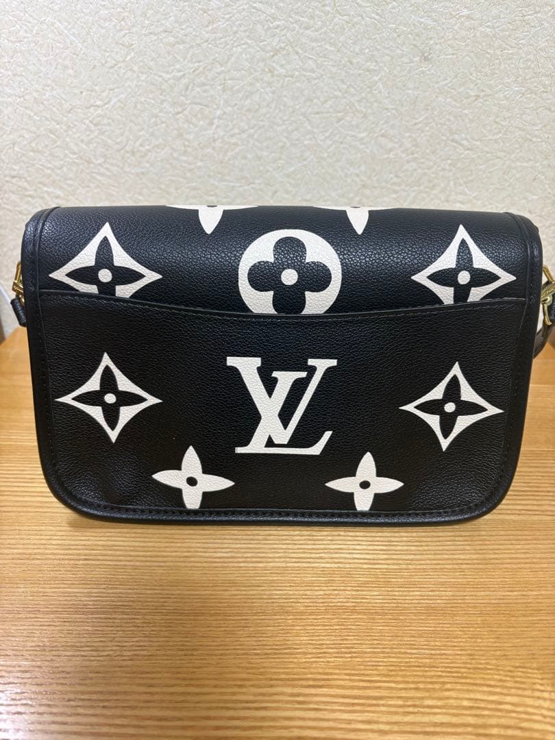 LOUIS VUITTON ブラック／ホワイト柄ノベルティバック