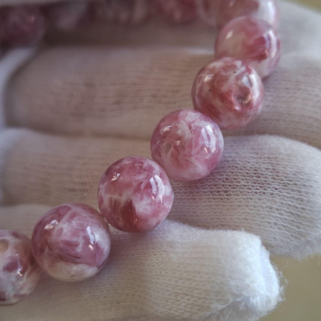 専用です♡新作♡いちごミルク♡マイカ入りピンクレピドライトシリカ、艶々三眼天珠