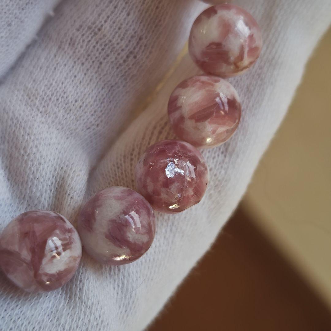 専用です♡新作♡いちごミルク♡マイカ入りピンクレピドライトシリカ、艶々三眼天珠