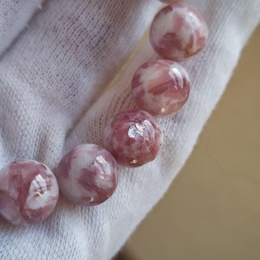 専用です♡新作♡いちごミルク♡マイカ入りピンクレピドライトシリカ、艶々三眼天珠