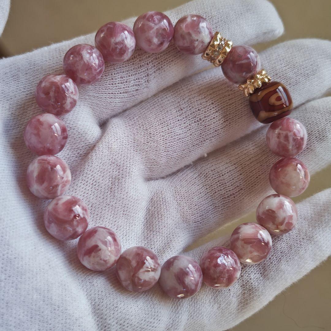 専用です♡新作♡いちごミルク♡マイカ入りピンクレピドライトシリカ、艶々三眼天珠