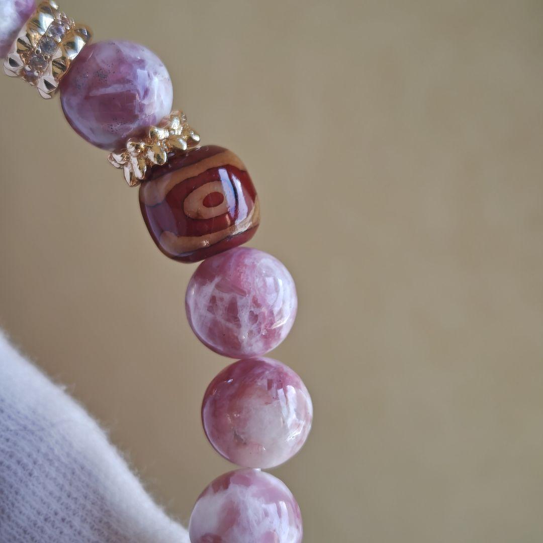 専用です♡新作♡いちごミルク♡マイカ入りピンクレピドライトシリカ、艶々三眼天珠