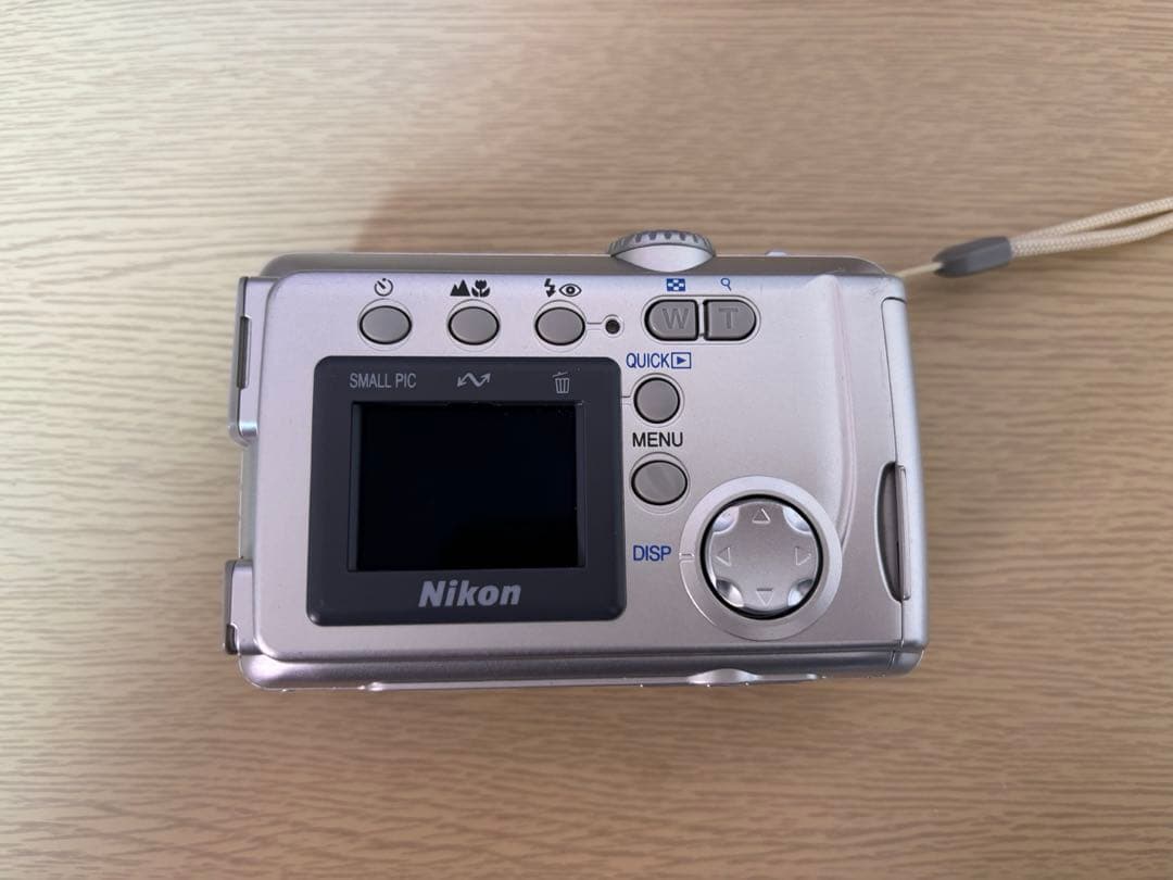 美品 Nikon Coolpix 3200 コンパクトデジタルカメラ
