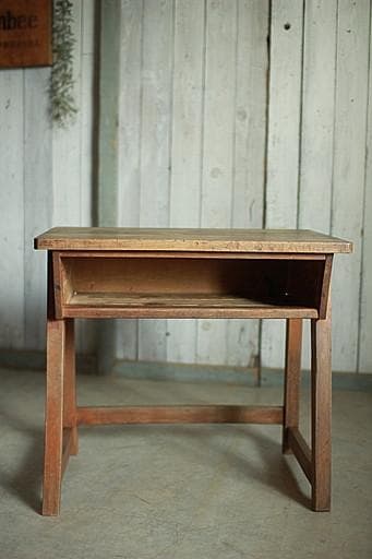 古く味のある小学校の机　木製