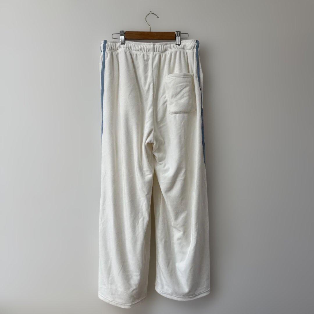 サンリオ　シナモロール　ベロアジャージ　上下セット　ハンガー付　長袖　ズボン　Ｌ