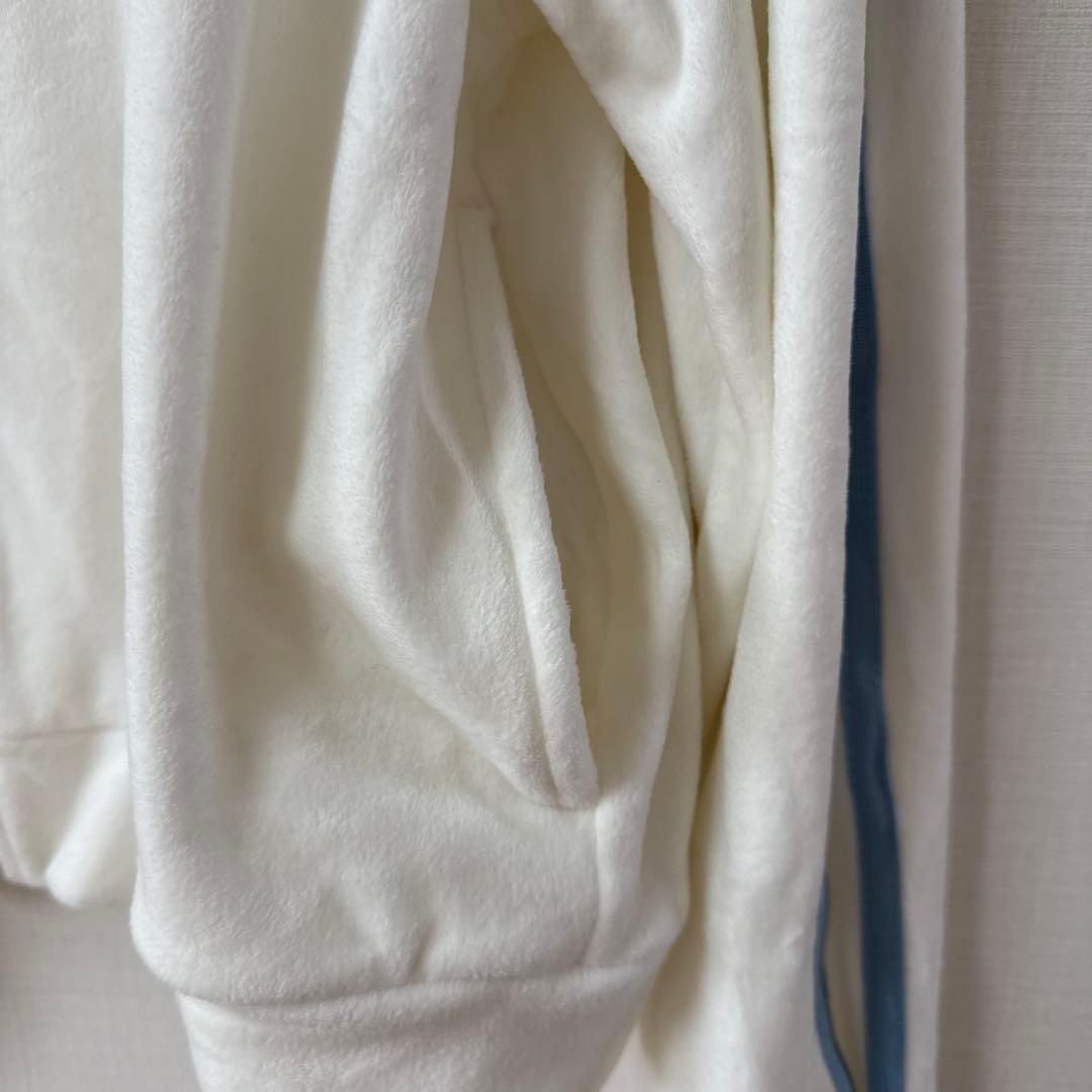 サンリオ　シナモロール　ベロアジャージ　上下セット　ハンガー付　長袖　ズボン　Ｌ