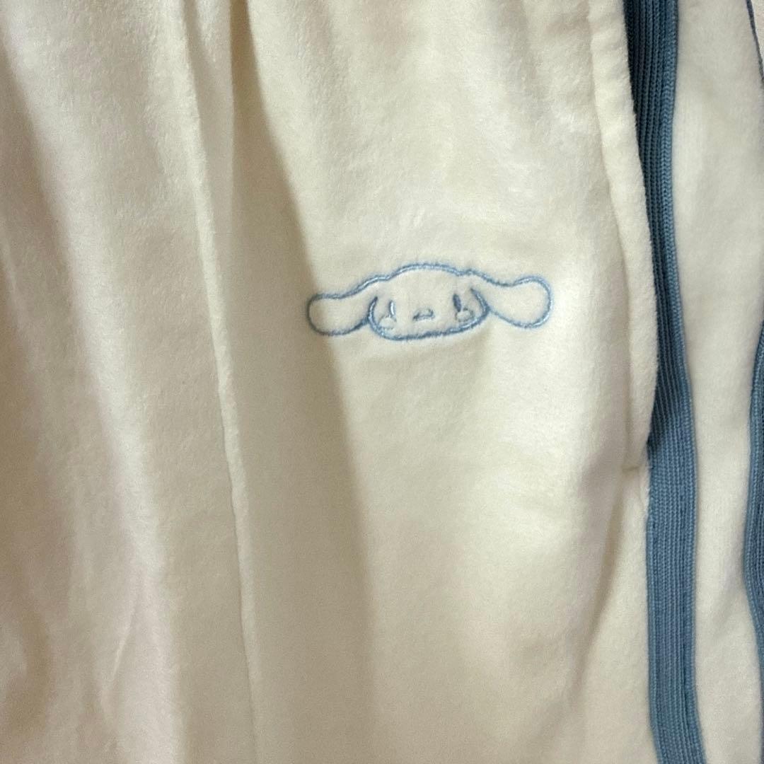 サンリオ　シナモロール　ベロアジャージ　上下セット　ハンガー付　長袖　ズボン　Ｌ