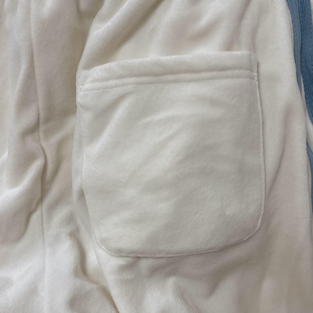 サンリオ　シナモロール　ベロアジャージ　上下セット　ハンガー付　長袖　ズボン　Ｌ