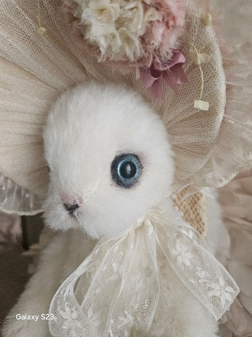 国内作家JUDY様、垂れ耳の白ウサギ