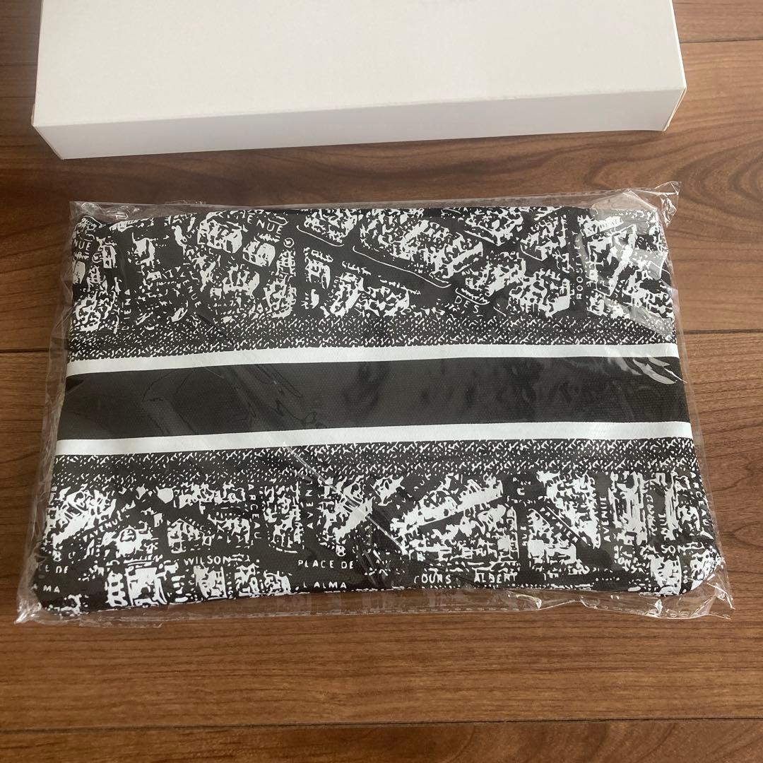 ノベルティポーチ（大手買取店鑑定済み）