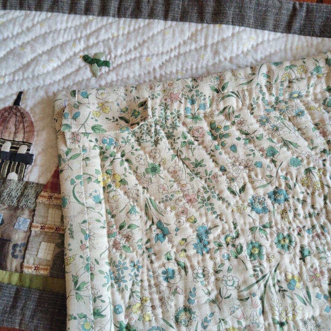 ハウスのパッチワークタペストリー 【77】　❛にぎやかな街並み❜