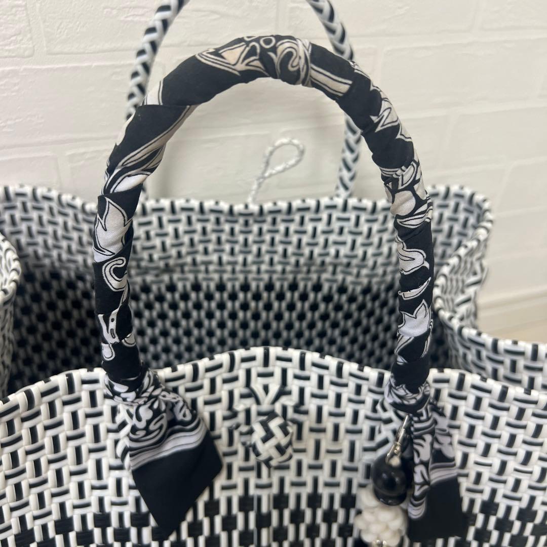 Balinese bag黒と白のストライプ編み込みトートバッグ