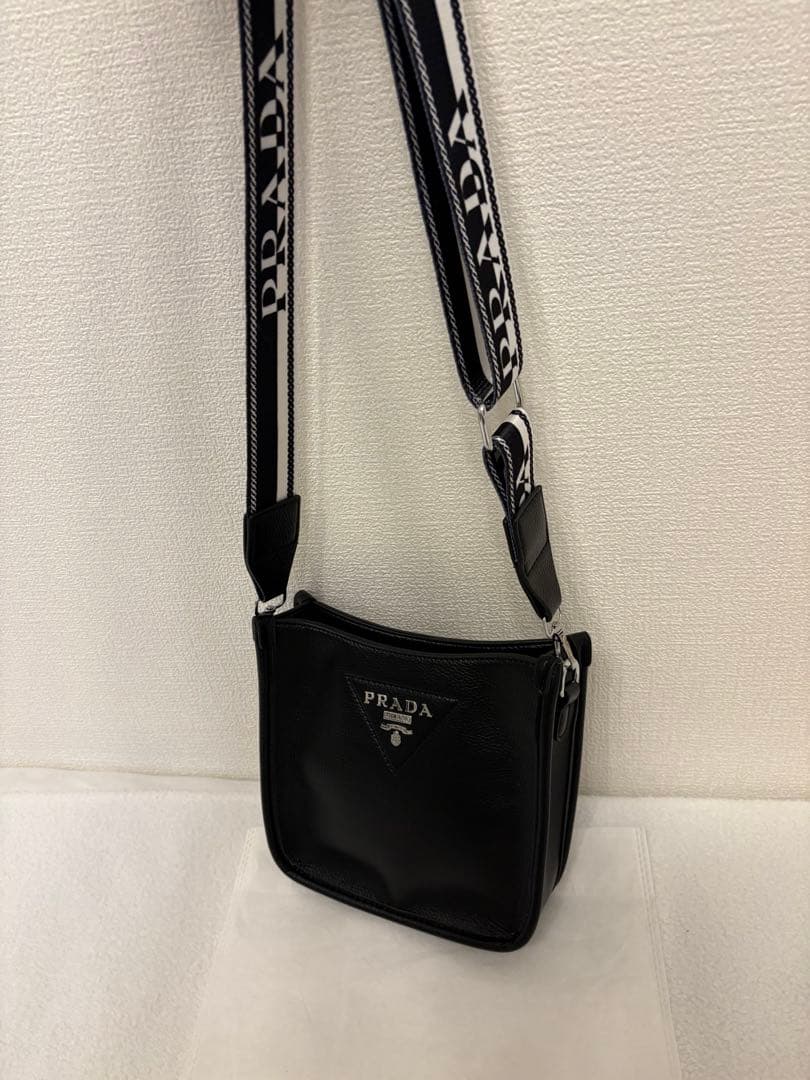 c*7様 PRADA ブラックレザー ショルダーバッグ　ノベルティ