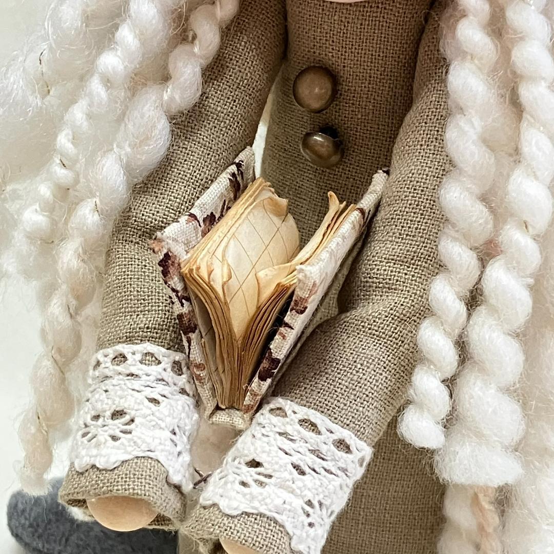 【感謝価格】カプチーノ色の髪の妖精：コーヒー染め豆本を抱くノーム/一点物