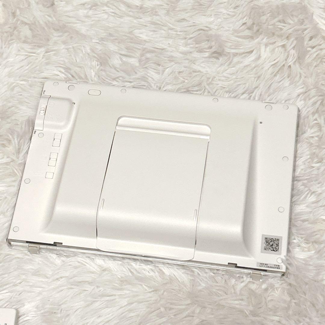 Panasonic プライベートビエラ　ポータブルテレビ　UN-10E7-W