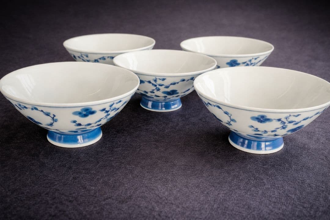 ●右近 有田焼風 染付梅唐草 飯碗5客セット 白磁 青花 和食器 茶碗揃未使用級