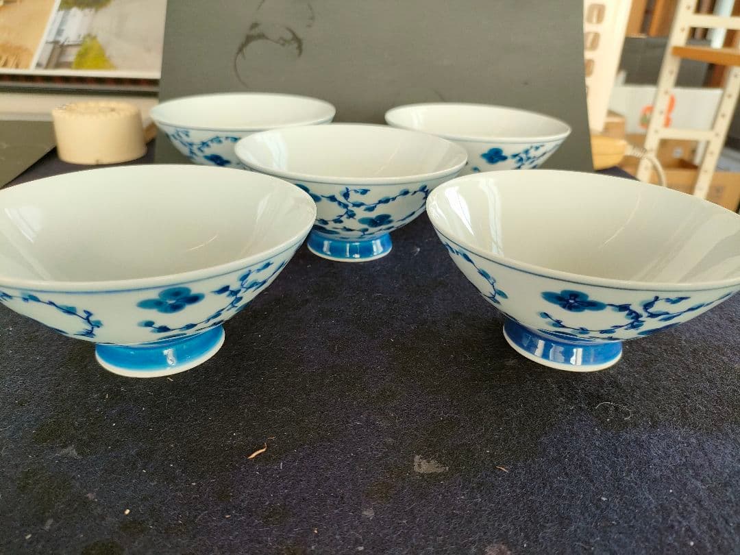 ●右近 有田焼風 染付梅唐草 飯碗5客セット 白磁 青花 和食器 茶碗揃未使用級