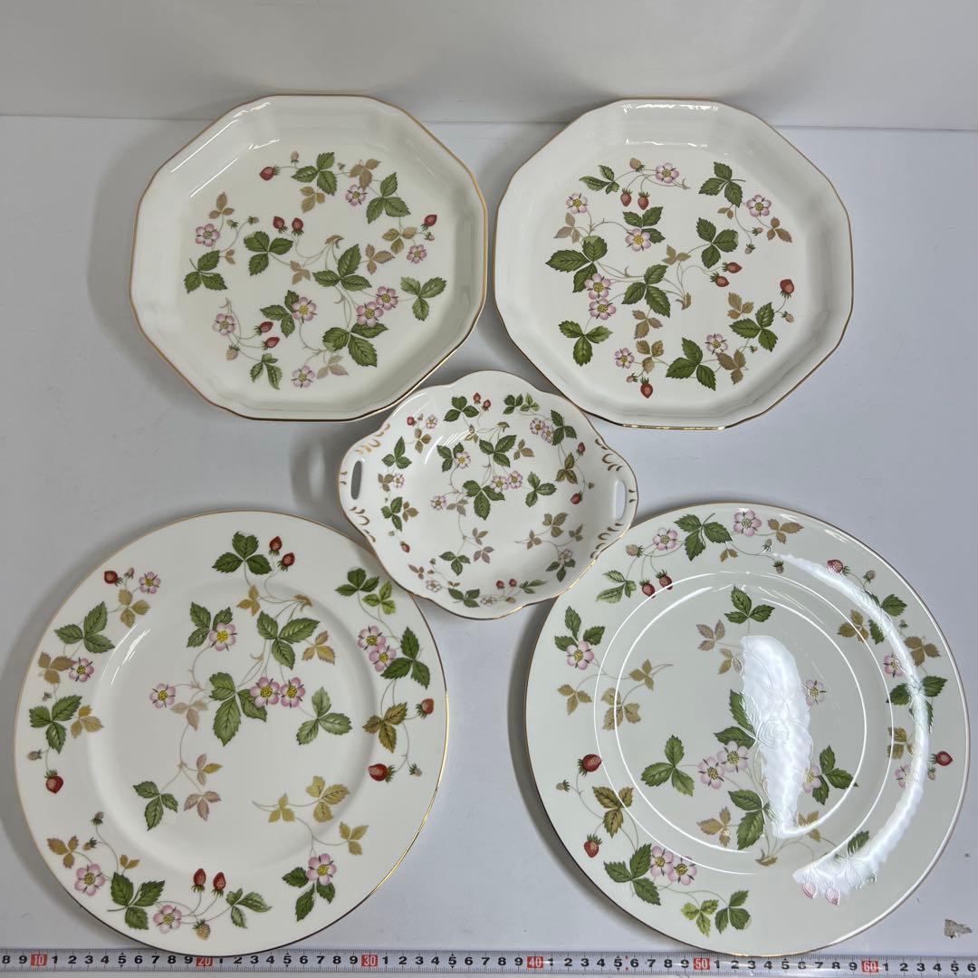 ☆洋3 ウェッジウッド　ワイルドストロベリー　カップ&ソーサー5客、プレート色々